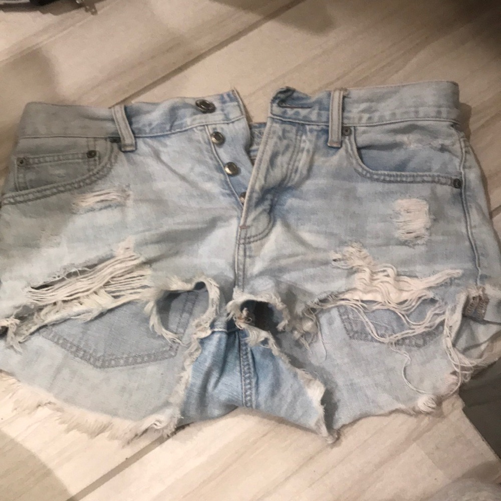 Super cute washed out AMERICAN EAGLE JEAN SHORTs